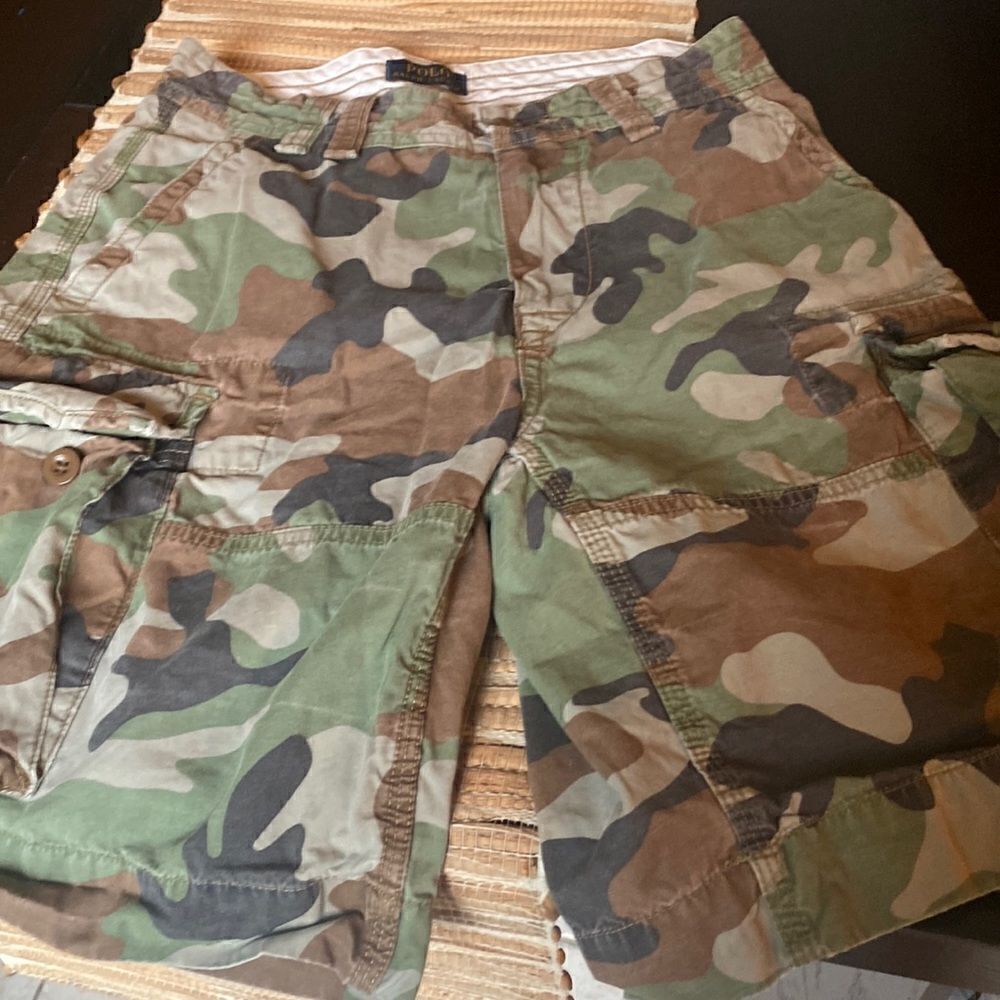 EUC RL Polo cargo shorts in camouflage size 29